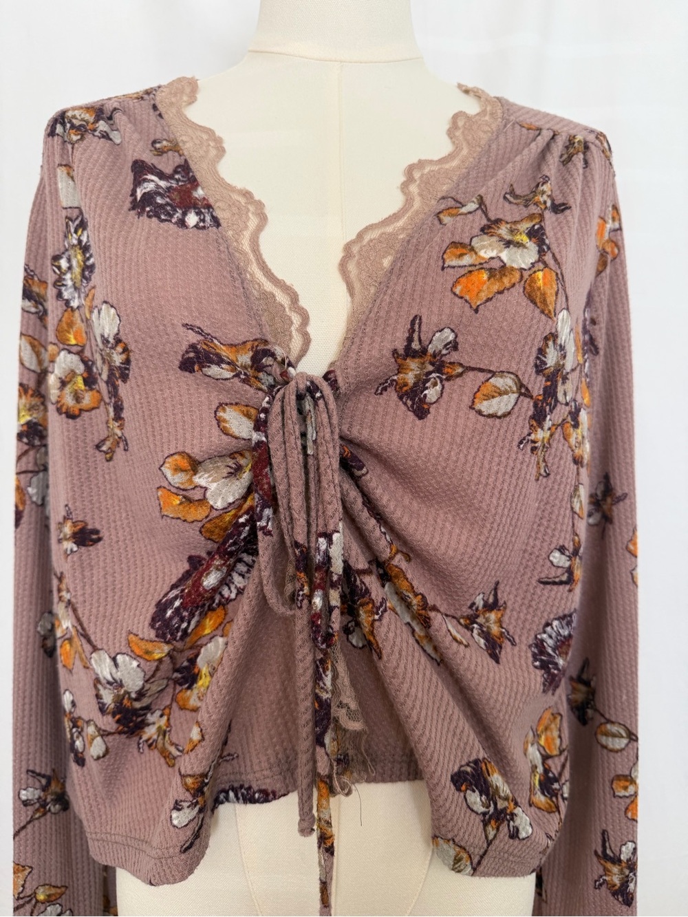 Sadie & Sage Mauve Floral Lace-Trim Tie-Front Long Sleeve Top - Picture 2 of 5